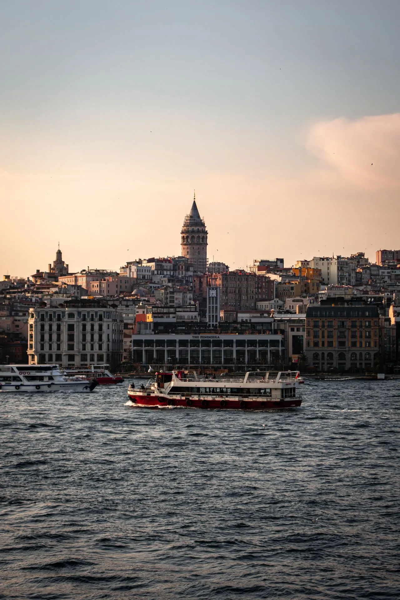 İstanbul Boğazı ve şehir silueti